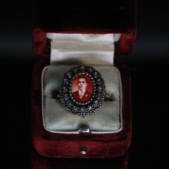 ANTIQUE VICTORIAN 18K GOLD STERLING DIAMOND PORTRAIT RING - Picture 3 of 8